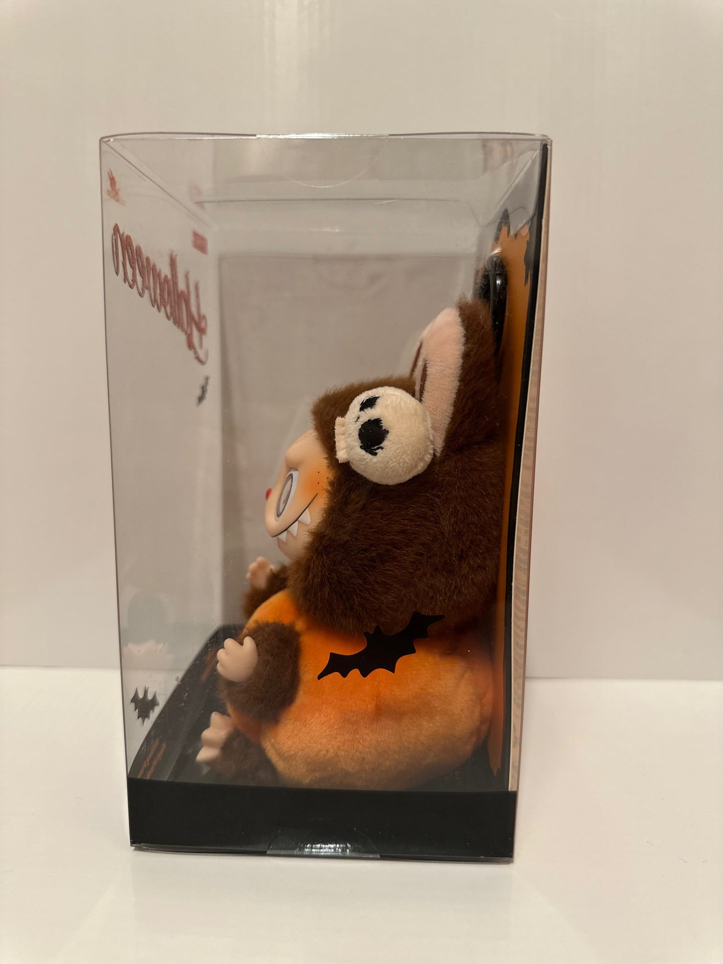 (USA) AUTHENTIC Labubu The Monsters – NEW Pop Mart Exclusive Halloween Labubu – Sitting Pumpkin Vinyl Plush Pendant (Limited Edition)